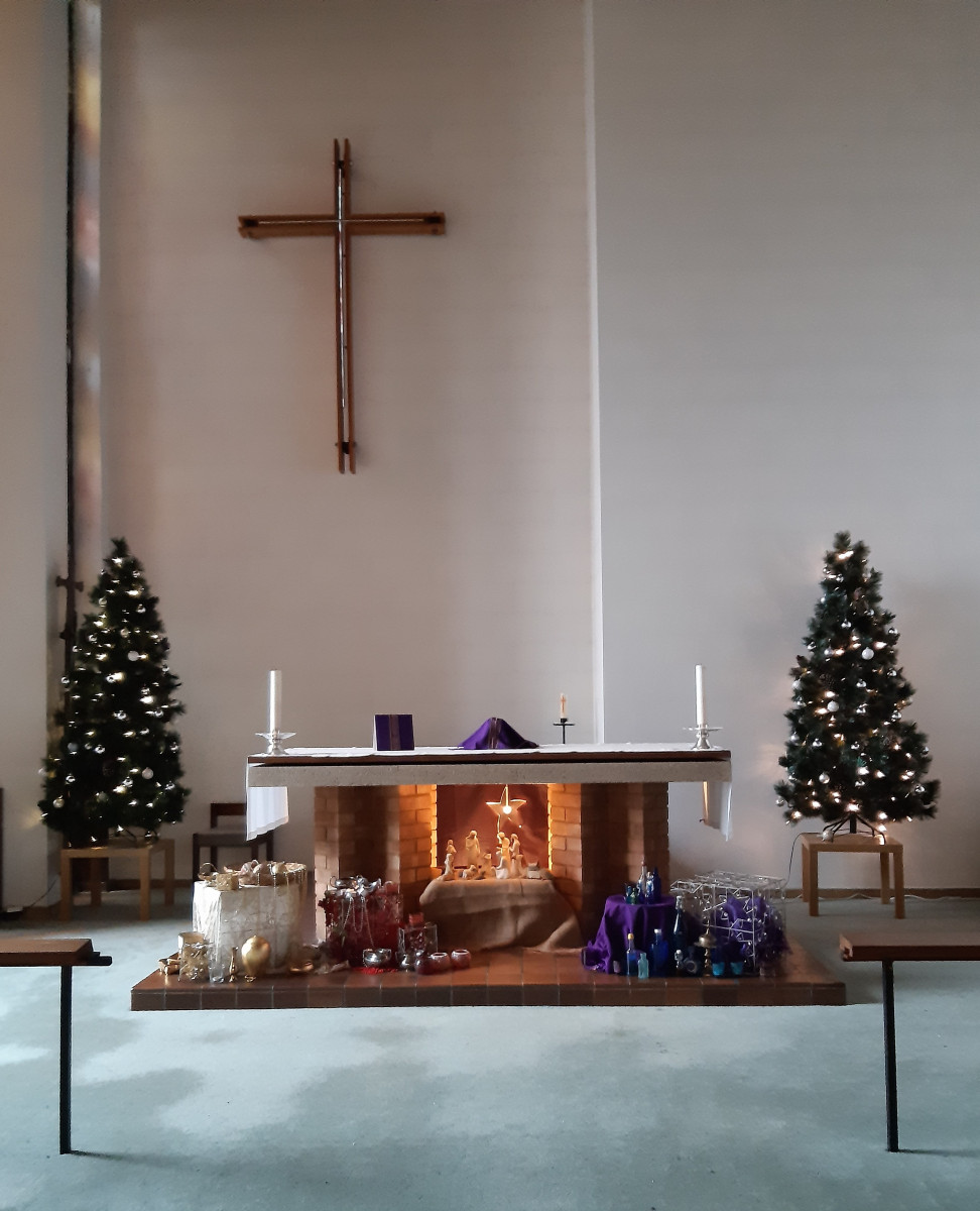 St Mark's altar Christmas